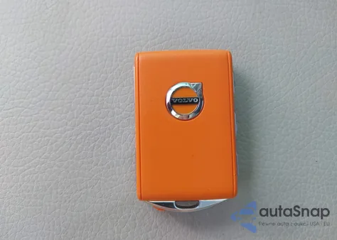 2021 Volvo Xc60 T6 Momentum из США, поврежденный, VIN YV4A22RK1M1747652